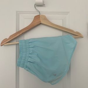 Lululemon Hotty hot short lined 2.5” Light Blue - size 4